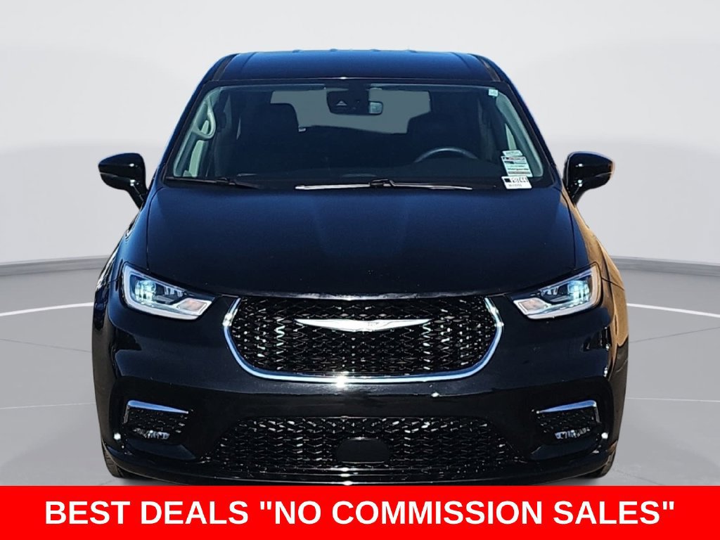 Used 2024 Chrysler Pacifica Touring-L FWD image 8