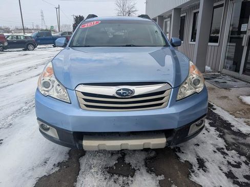 Used 2011 Subaru Outback 2.5i Limited image 3