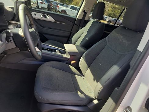 Used 2025 Ford Explorer Active image 18