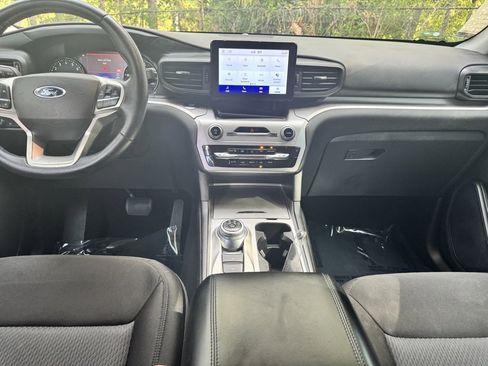 Used 2022 Ford Explorer XLT image 14