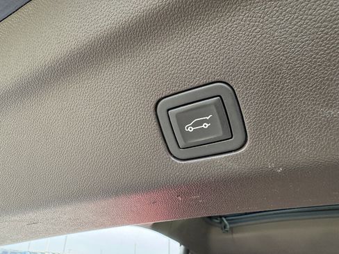 Used 2023 Cadillac Escalade Premium Luxury w/ LPO, Radiant Package AWD/4WD image 15