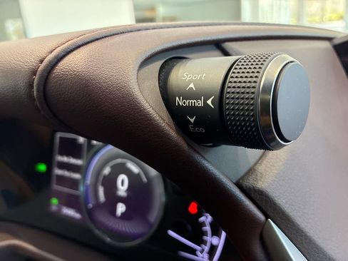 Certified 2019 Lexus ES 300h Ultra Luxury image 24