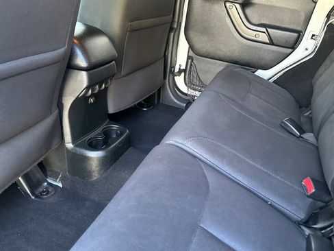 Used 2018 Jeep Wrangler Unlimited Sport S AWD/4WD image 12