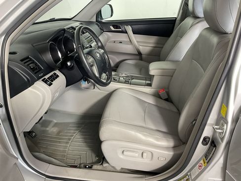Used 2010 Toyota Highlander SE AWD/4WD image 19