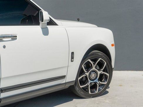 Used 2024 Rolls-Royce Cullinan Black Badge image 55