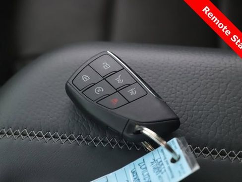 Used 2024 GMC Yukon Denali AWD/4WD image 3