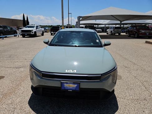 Used 2025 Kia K4 FWD image 3