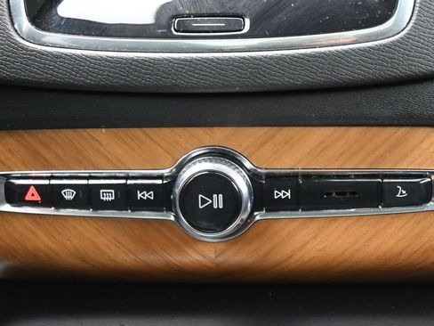 Used 2023 Volvo XC90 B6 Plus w/ Protection Package Premier AWD/4WD image 18