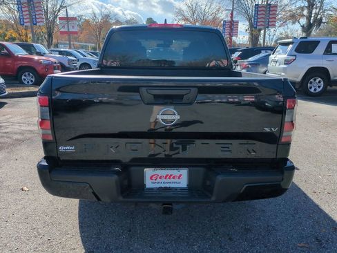 Used 2023 Nissan Frontier SV image 6