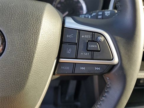 Used 2023 Toyota Highlander LE image 25