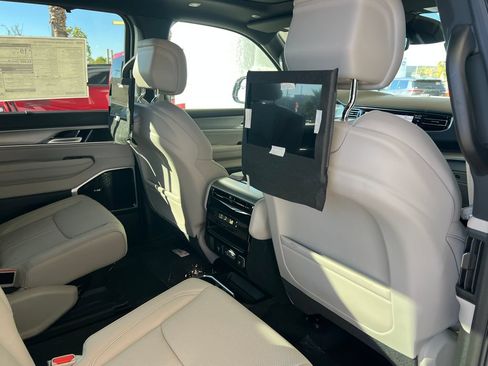 New 2026 Jeep Grand Wagoneer Limited AWD/4WD image 19