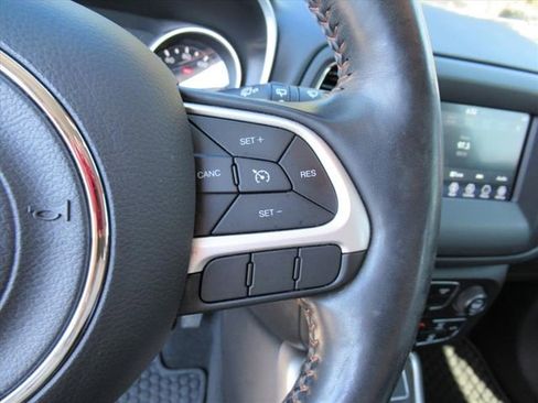 Used 2020 Jeep Compass Latitude w/ Cold Weather Group image 19