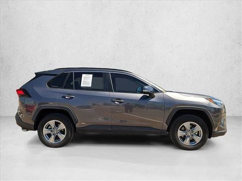 Used 2022 Toyota RAV4 XLE image 4