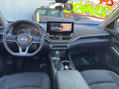 Used 2024 Nissan Altima 2.5 SV w/ SV Premium Package image 11
