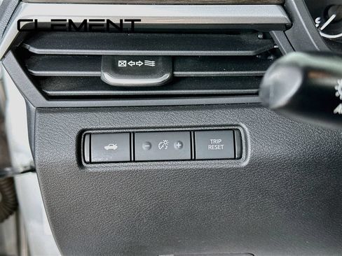 Used 2023 Nissan Altima 2.5 SV FWD image 14