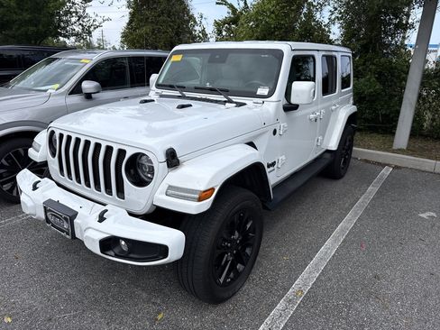 Used 2022 Jeep Wrangler Unlimited Sahara image 2