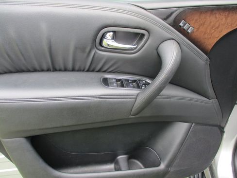 Used 2012 INFINITI QX56 4WD w/ Deluxe Touring Pkg image 19