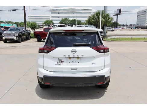 Used 2024 Nissan Rogue SV FWD image 6