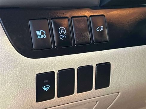 Used 2019 Toyota Highlander SE image 24