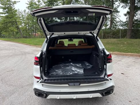 New 2026 BMW X5 xDrive40i w/ M Sport Package AWD/4WD image 25
