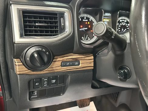 Used 2016 Nissan Titan SL AWD/4WD image 26