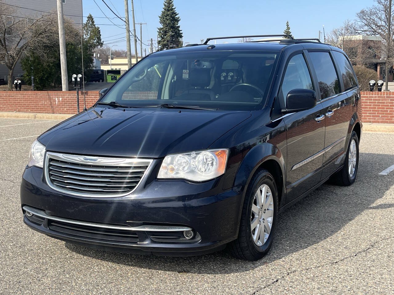 Used 2011 Chrysler Town & Country Touring-L w/ Entertainment Group #2 FWD image 1