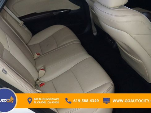 Used 2017 Toyota Avalon Limited image 13