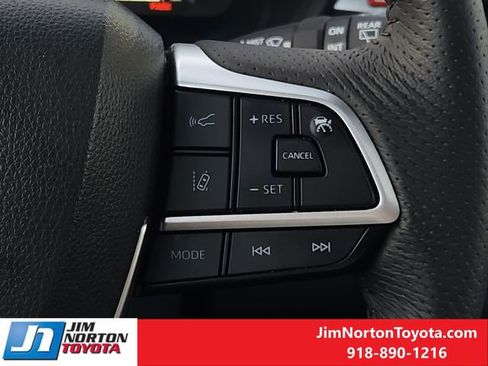 Used 2025 Toyota Sienna Limited AWD/4WD image 29
