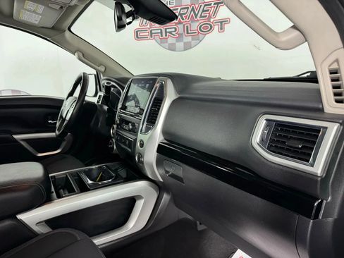Used 2021 Nissan Titan SV w/ SV Convenience Package image 12