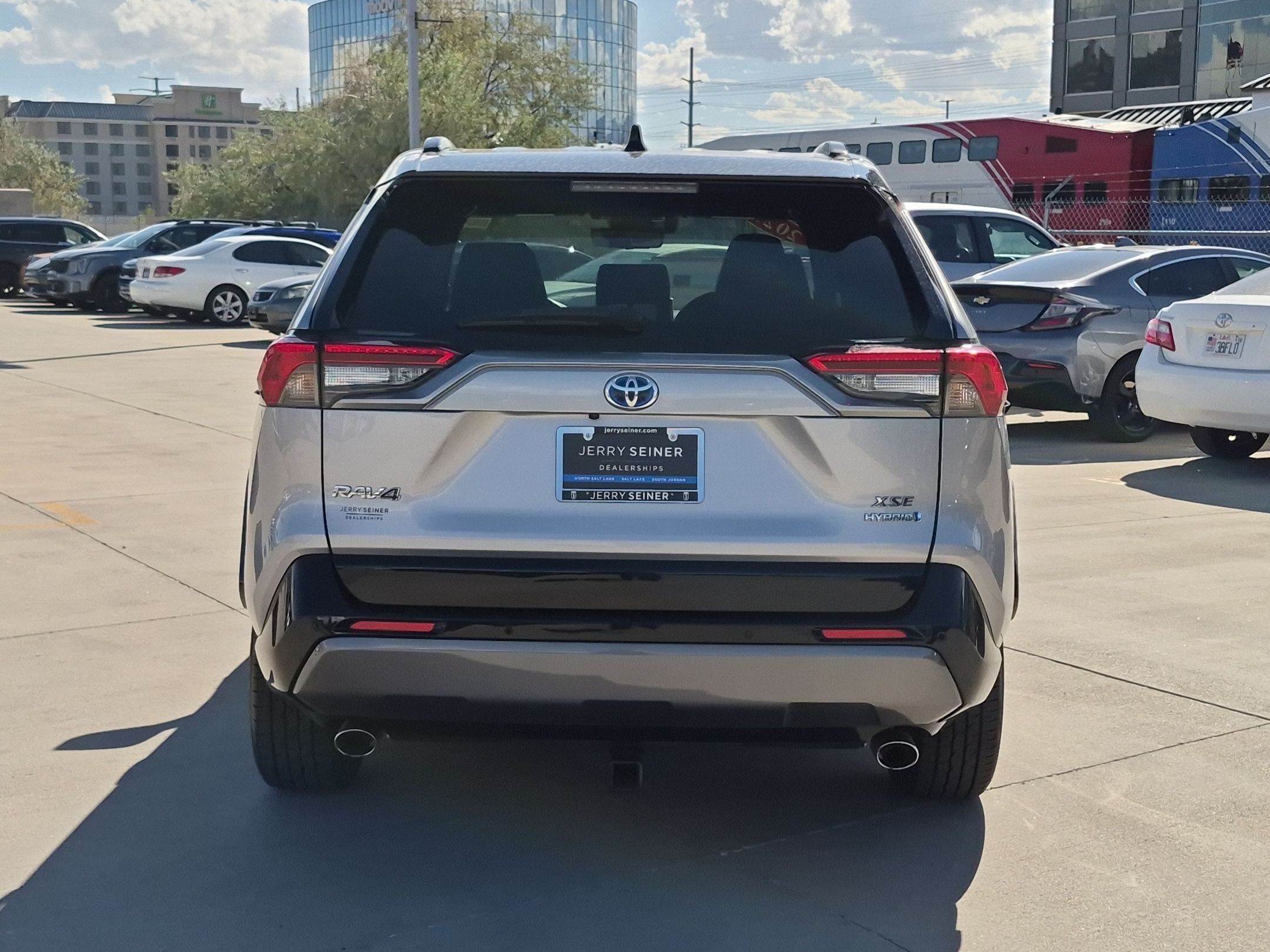 Used 2021 Toyota RAV4 XSE AWD/4WD image 5