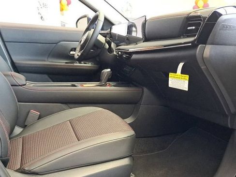 Certified 2025 Nissan Kicks SR FWD image 21