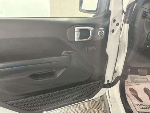 Used 2024 Jeep Wrangler Unlimited Rubicon 4xe AWD/4WD image 13