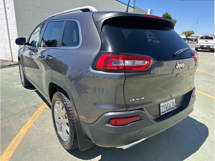 Used 2017 Jeep Cherokee Limited w/ Technology Group AWD/4WD image 8