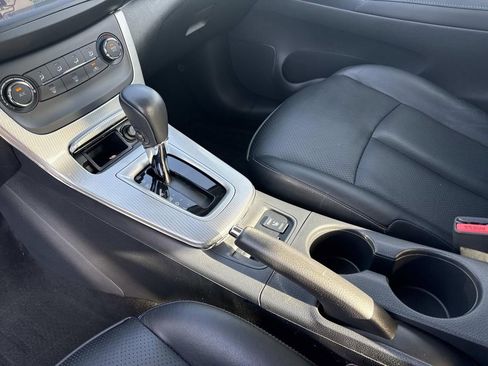 Used 2015 Nissan Sentra SR w/ SR Premium Package image 24
