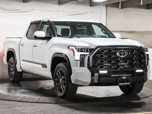 Used 2024 Toyota Tundra Platinum AWD/4WD image 3