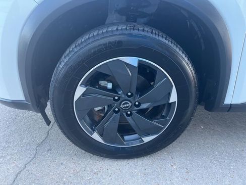 Used 2024 Nissan Rogue SV image 5