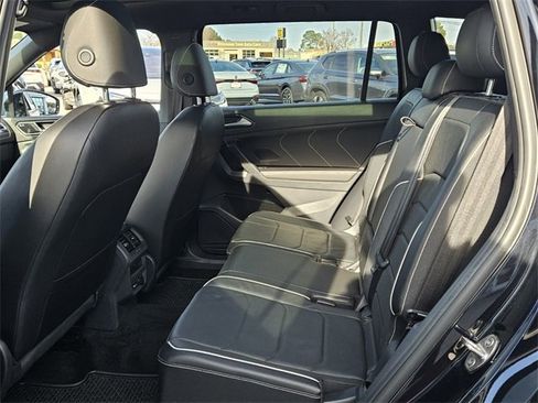 Used 2022 Volkswagen Tiguan SEL R-Line image 6