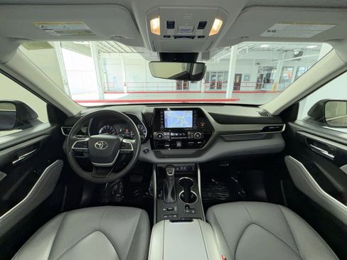 Used 2022 Toyota Highlander XLE image 23