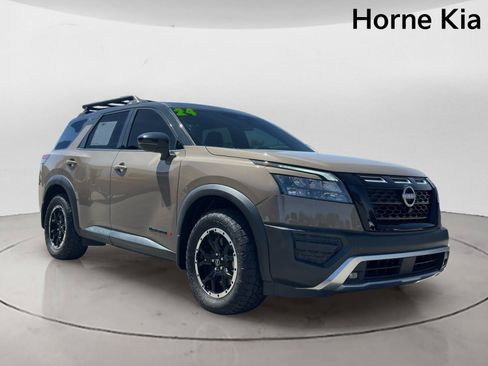 Used 2024 Nissan Pathfinder Rock Creek AWD/4WD image 2