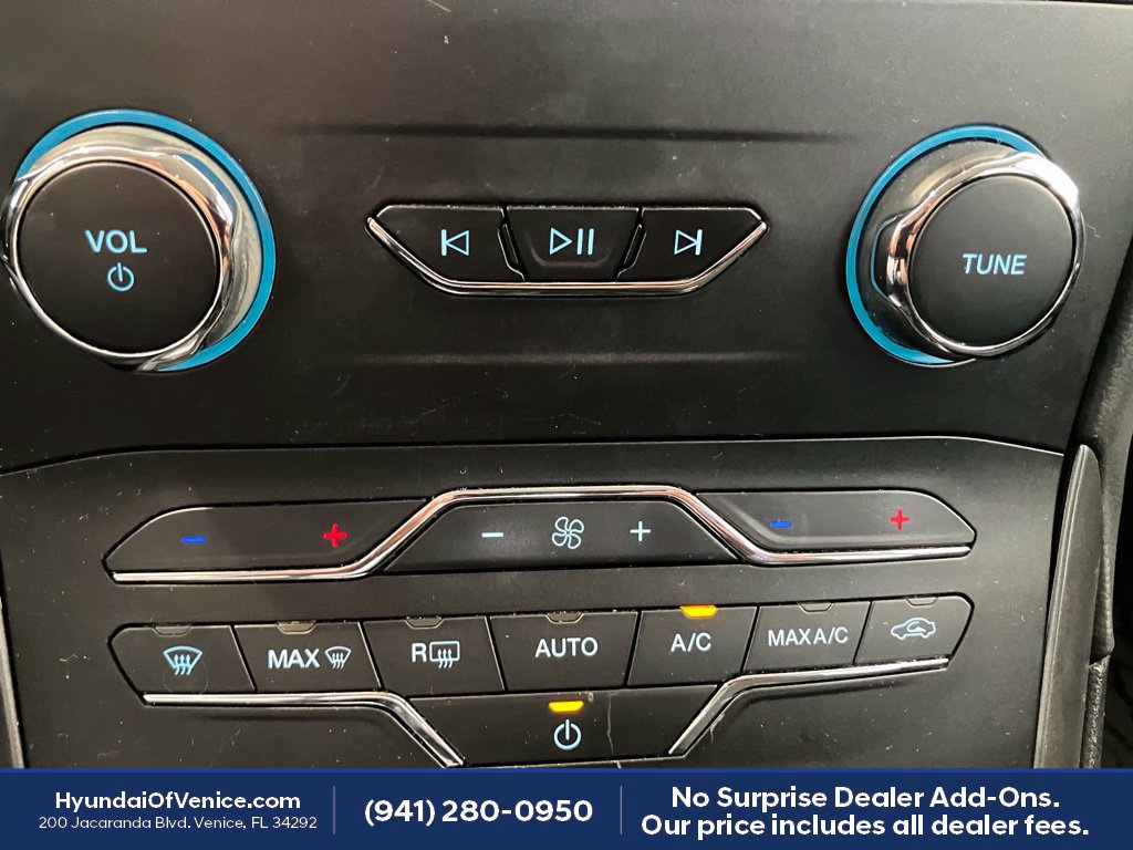 Used 2020 Ford Edge SE FWD image 15