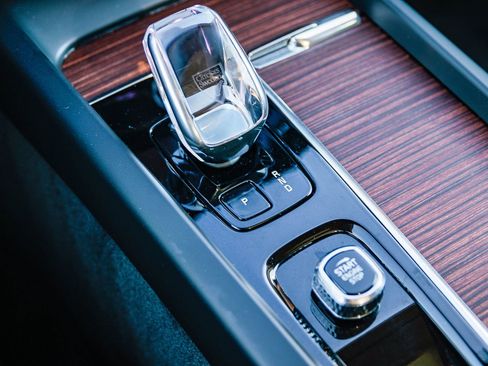 Used 2023 Volvo XC60 B5 Ultimate w/ Climate Package image 26