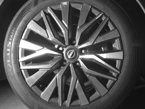 Used 2025 Nissan Altima 2.5 SV FWD image 10