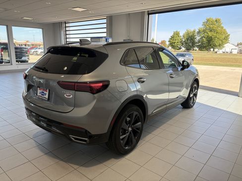 Used 2025 Buick Envision Sport Touring image 6