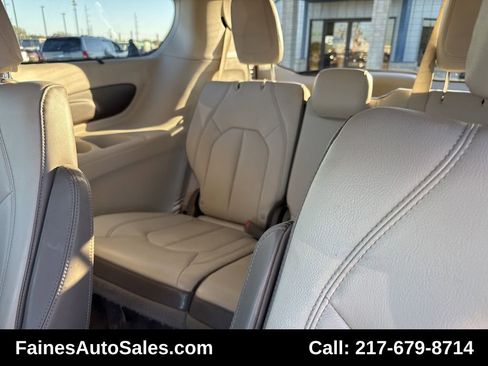 Used 2017 Chrysler Pacifica Touring-L image 29