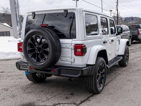 Used 2023 Jeep Wrangler Unlimited Sahara w/ Cold Weather Group AWD/4WD image 4