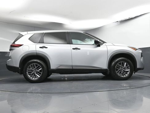 Used 2025 Nissan Rogue S image 22