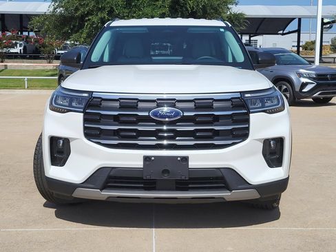 Used 2026 Ford Explorer Active w/ Active Comfort Package RWD image 3