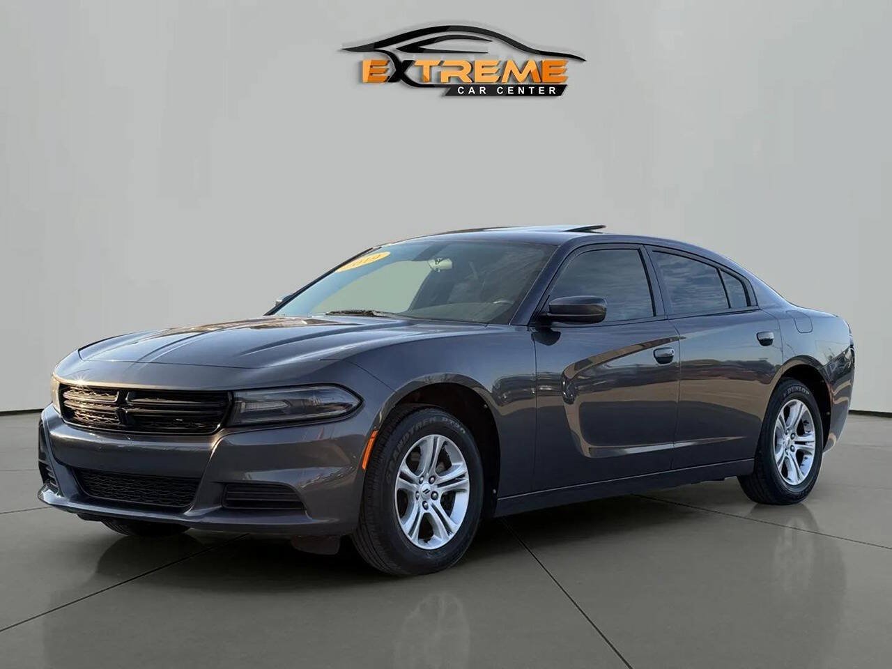 Used 2019 Dodge Charger SXT w/ Leather Interior Group RWD image 2