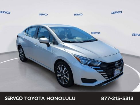 Used 2023 Nissan Versa SV image 1