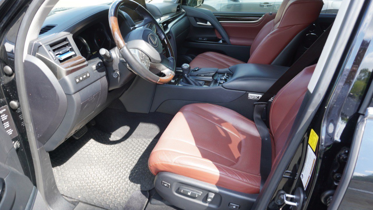 Used 2021 Lexus LX 570 4WD w/ Luxury Package image 11